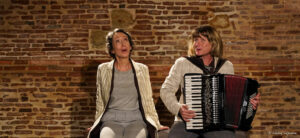 Anne Bourgès et Emilie Cadiou incarnent les personnages de Matin brun